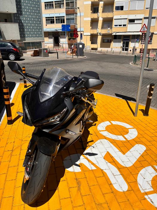 Mota CBR 650 R - 2022. Venda a particulares.