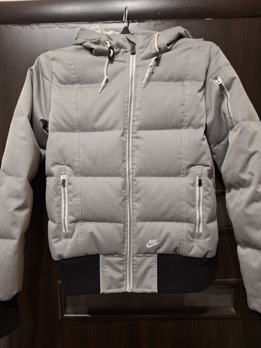 Пуховик nike sportswear, розмір s, стан нової речі