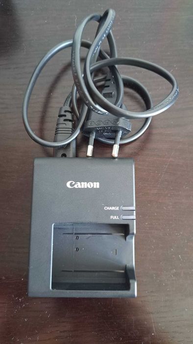 Câmara Canon EOS 2000D