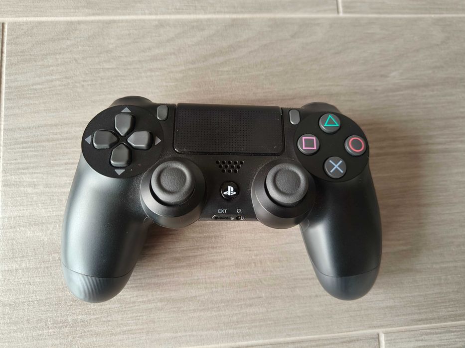 Playstation 4 Slim 1TB com comando e jogo