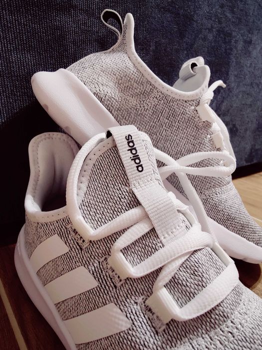 Жіночі кросівки adidas
