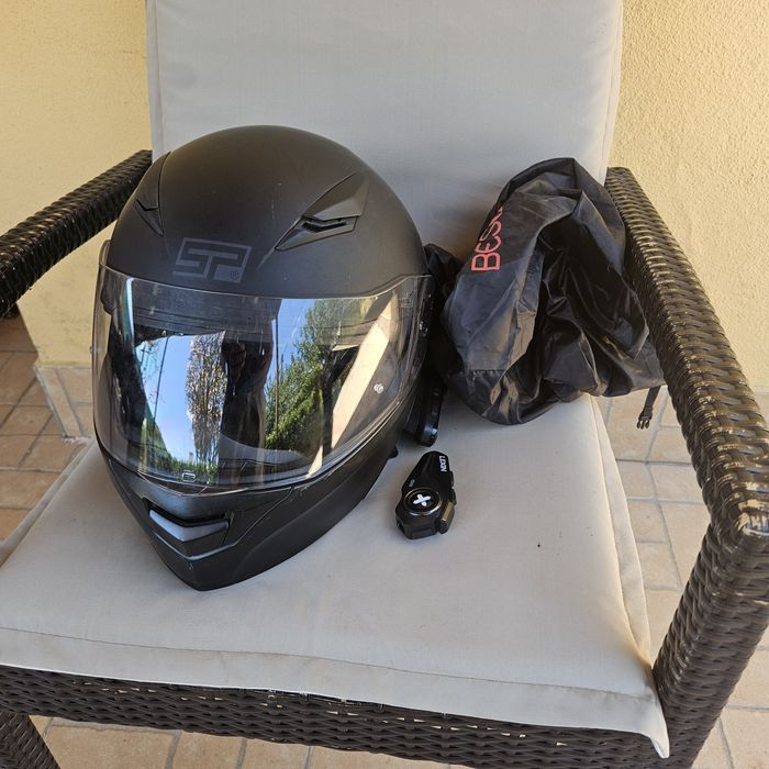 Capacete Modular com Auriculares