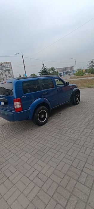 Внедорожник Dodge Nitro 2010 год