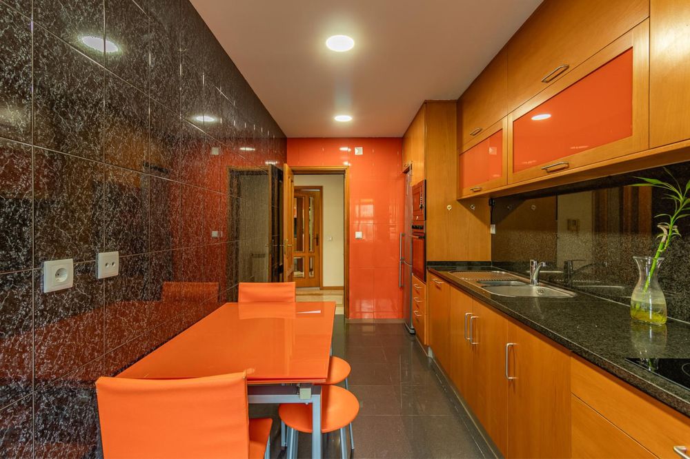 Quarto partilhado com suite wc privado para arrendar