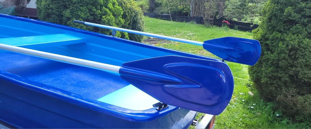 Nowa  bardzo  stabilna  łódź  łódka  wiosłowa  wędkarska