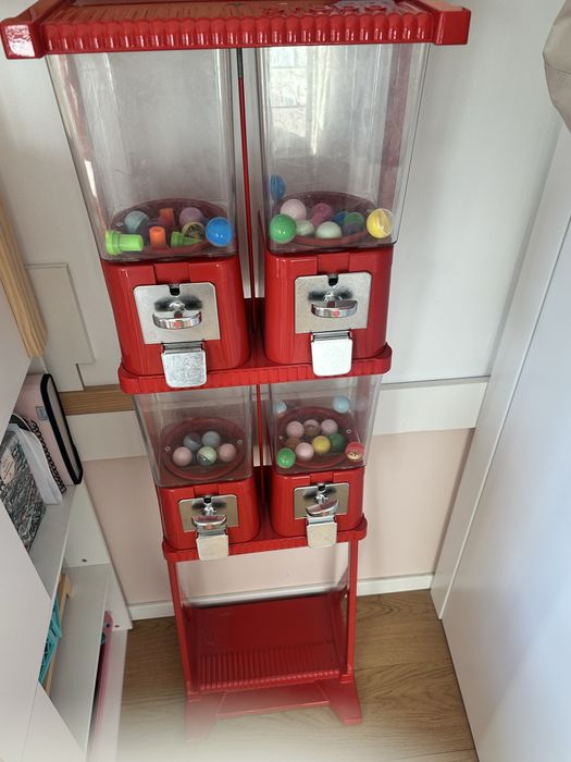 Automat na kulki z zabawkami