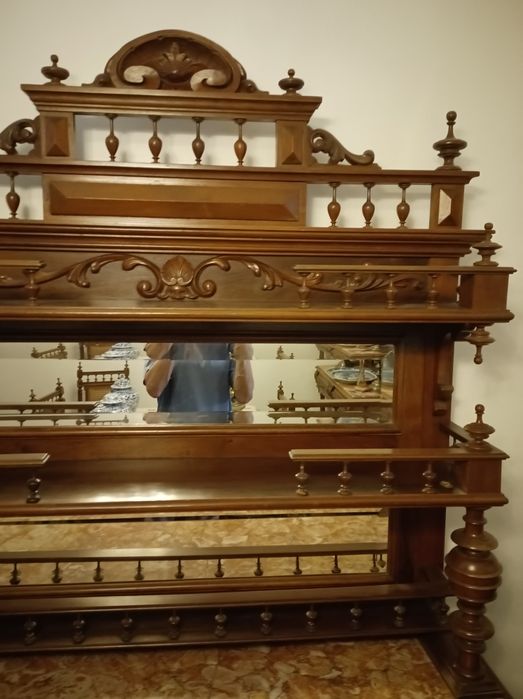 Mobília de sala de jantar estilo Henrique II