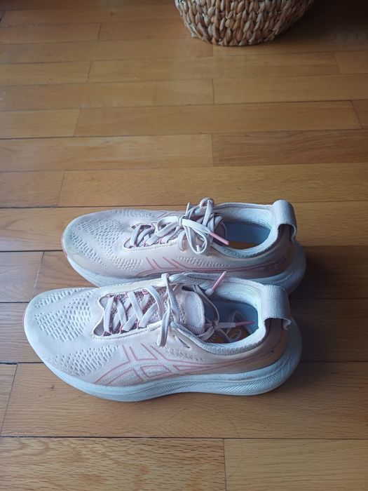Sapatilhas Asics Gel Nimbus 25 como novas