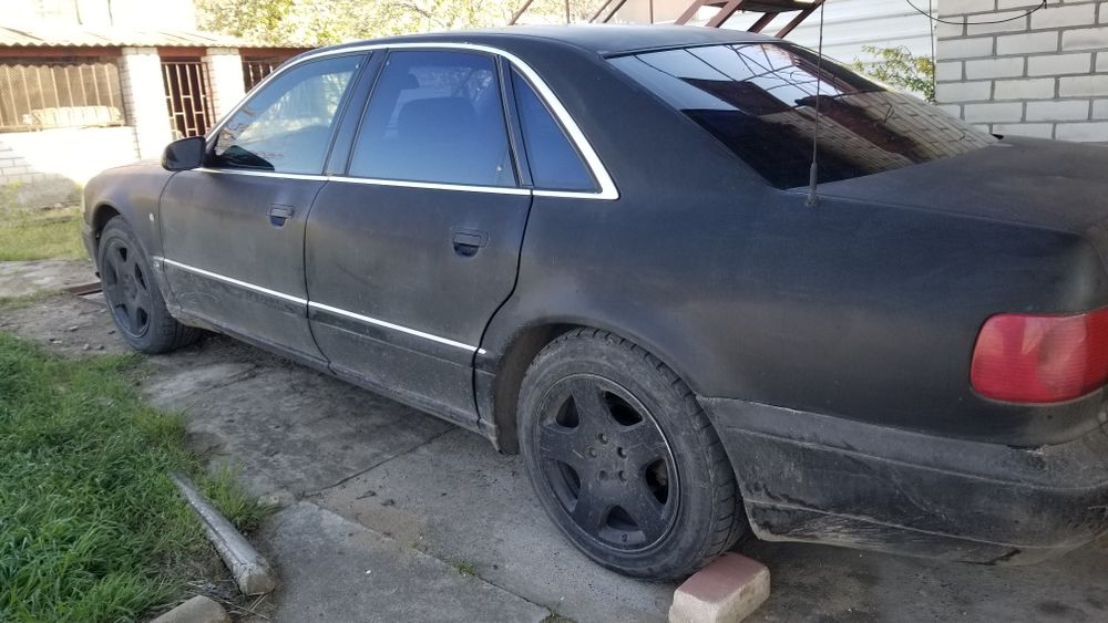 Автомобиль Ауди А8