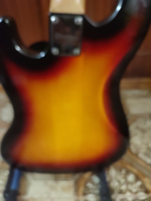 Guitarra baixo  DI MAVERY