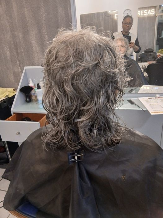 Cabelo Lavar e Secar. Manicure
