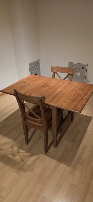 Conjunto mesa + 2 cadeiras - madeira maciça IKEA