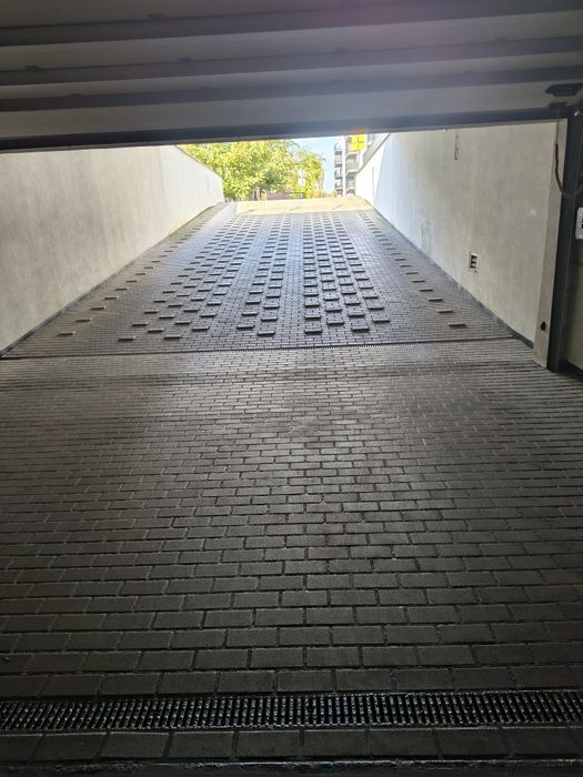 Miejsce postojowe w hali garażowej. - Widok 4