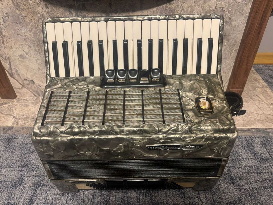 Akordeon Weltmeister Stella 80 basów