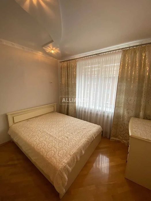 Здається в оренду 2-х кімнатна квартира в центрі.