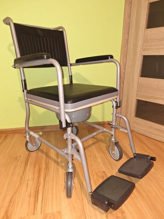Wózek inwalidzki toaletowy  VITEA CARE