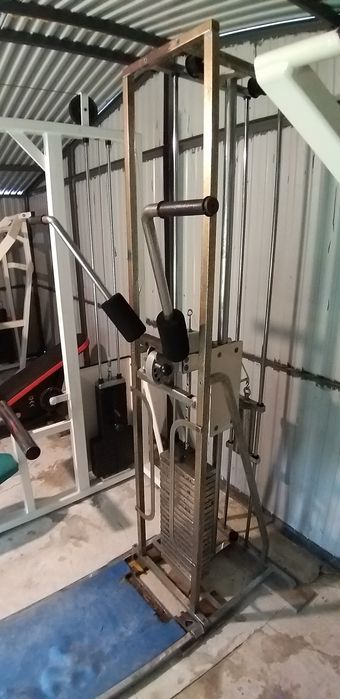 Atlas maszyna siłowa suwnica smitha brama ze stosem
