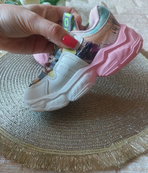 Кроссовки для девочки