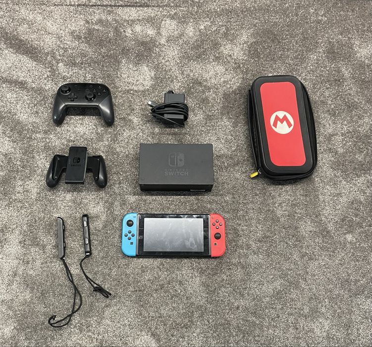 Pack Nintendo Switch (Neon Azul/Vermelho) + Comando Pro + Bolsa Mario + Acessórios