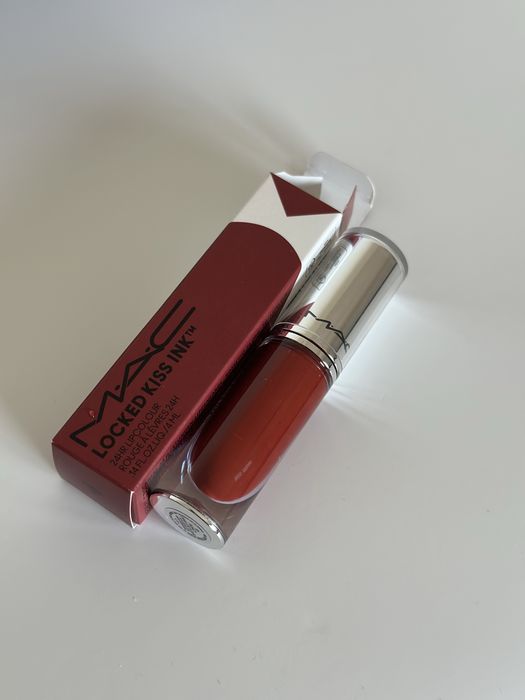 Pomadka MAC cosmetics locked kiss ink 85 czerwona