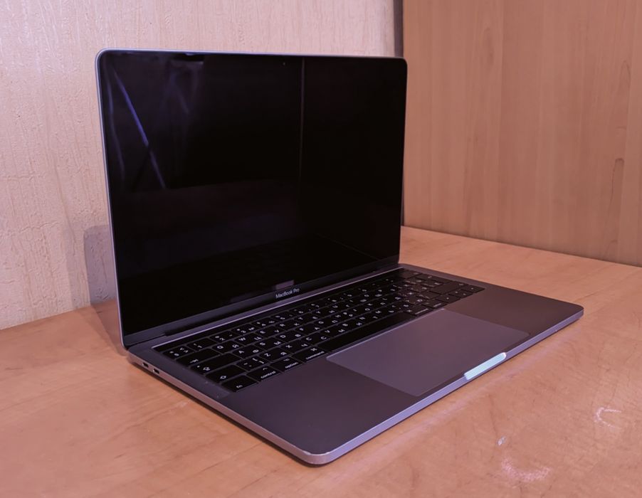 MacBook Pro 13 - 2017 TouchBar (A1706) | в гарному стані