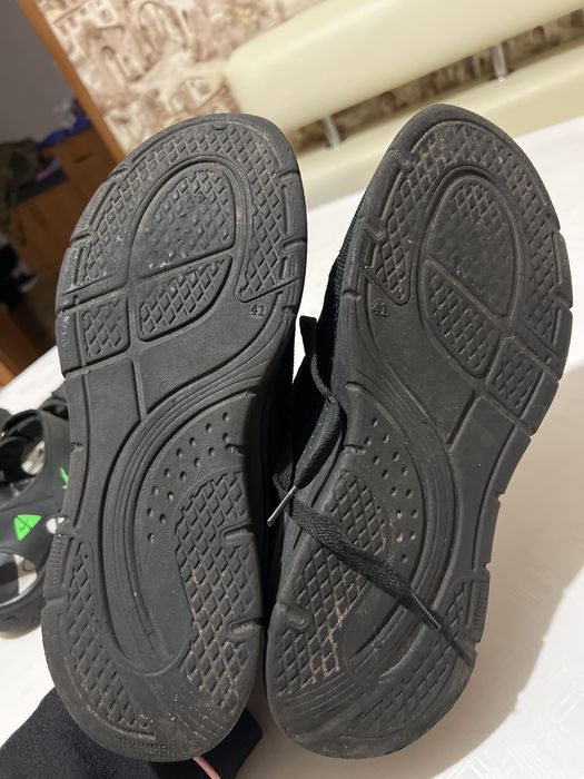 легкі спортивні або прогулянкові кросівки Skechers