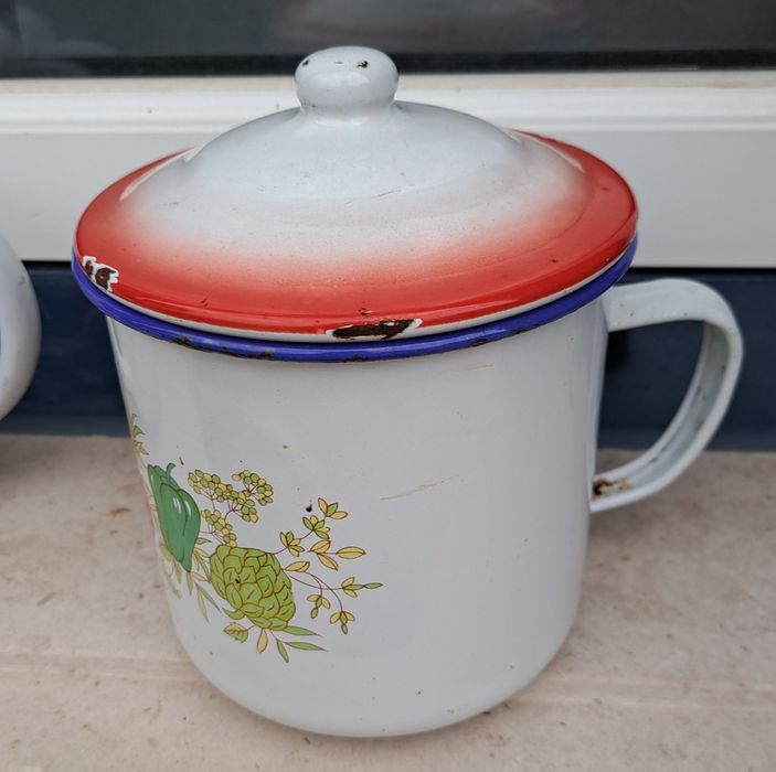 Púcaro antigo em esmalte