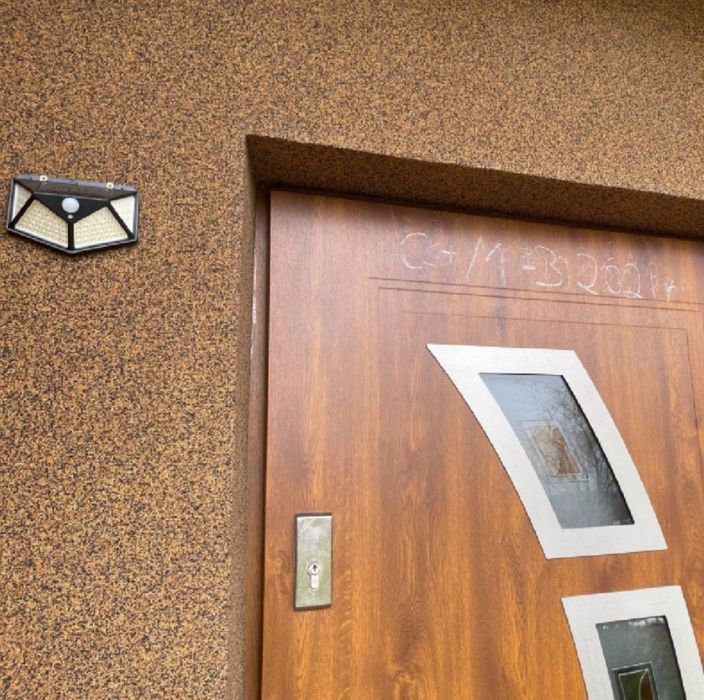 wodoodporna lampa solarna