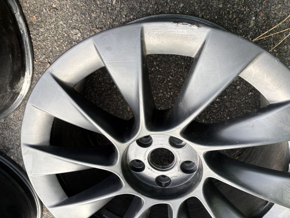4 Диски Tesla model Y з ковпачками