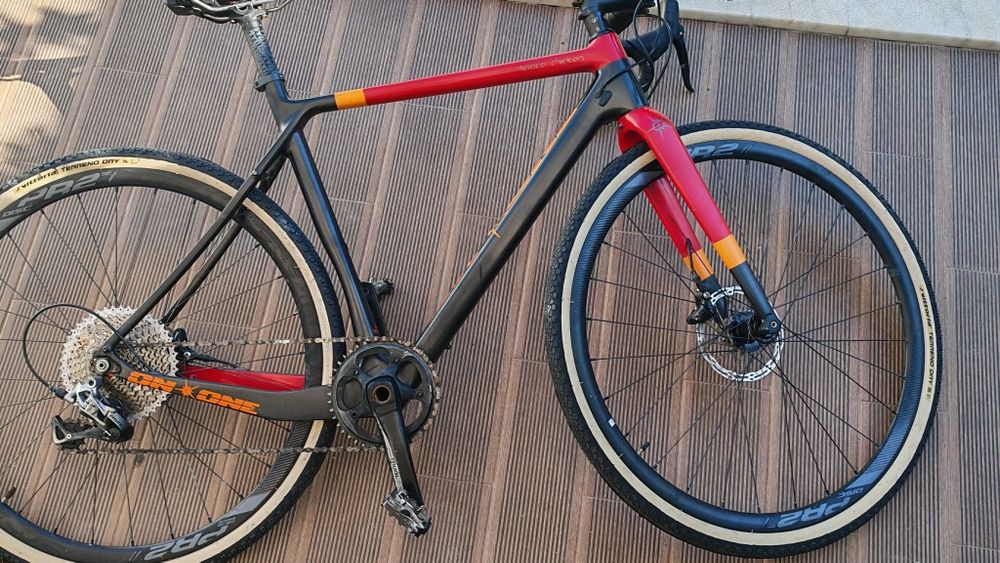 Bicicleta Gravel on one