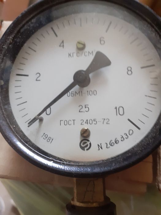 Манометр,предохранитель  автомат