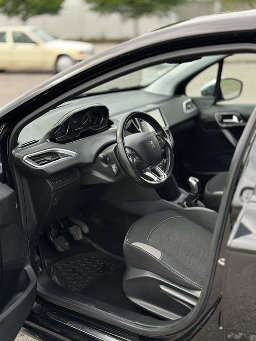 Peugeot 208 1.2 gasolina PureTech