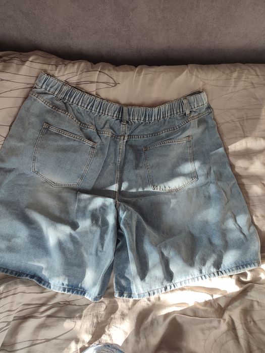 Продам шорти на пишну пані