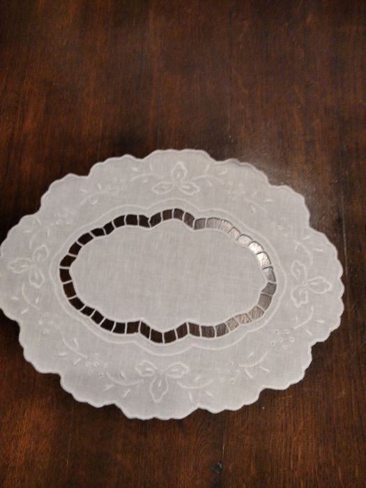 Rękodzieło haft richelieu.