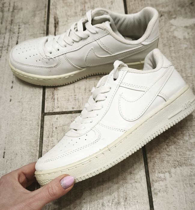 Zestaw dwóch lat  butów