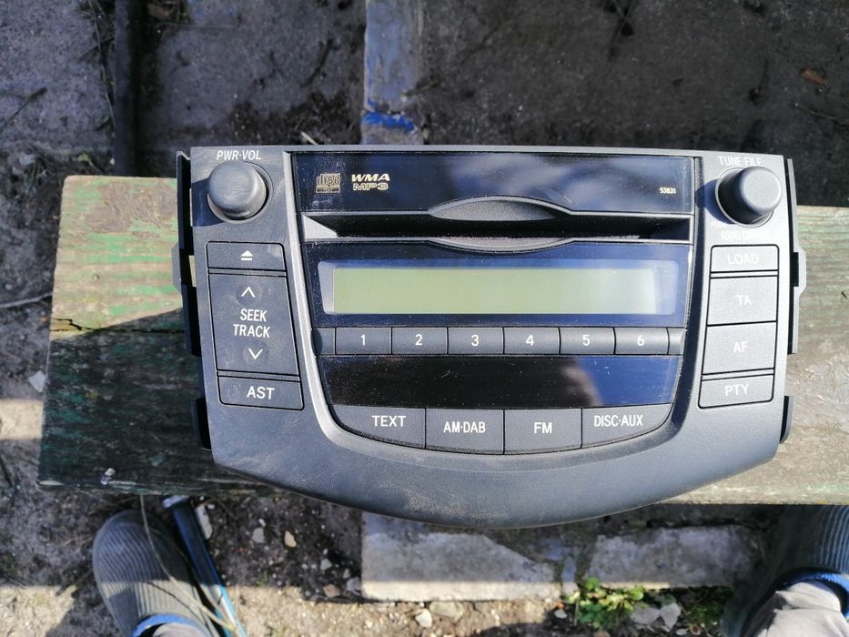 Продам магнитолу тойота