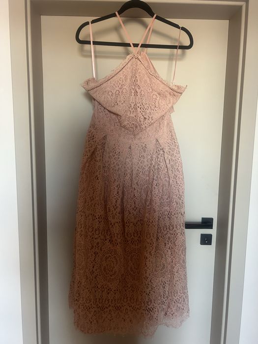 Piekna koronkowa sukienka Asos