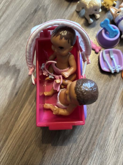 Walizka pełna akcesoriów dla lalek Barbie