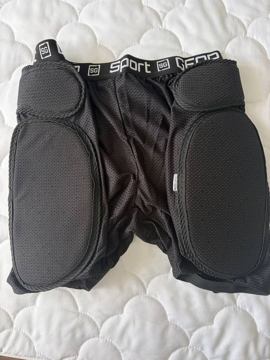 Продам защитные шорты Sport Gear - размер L
