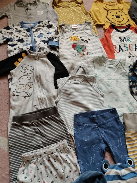 Sprzedam paczkę ubranek dla chłopca r 62/33szt