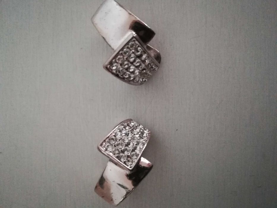 Brincos de mola metal dourado e prateado bijuteria vintage