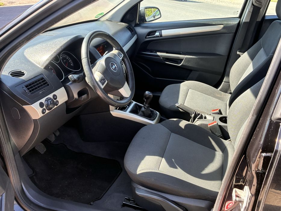 Opel astra rok 2007 poj 1.6 przeb 164 tys super stan
