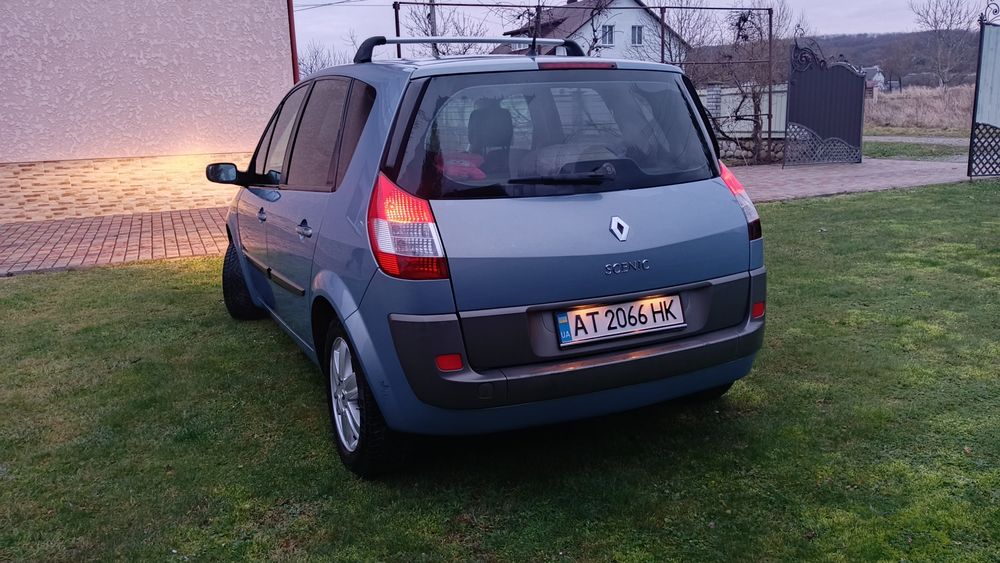 Продам сімейний автомобіль .