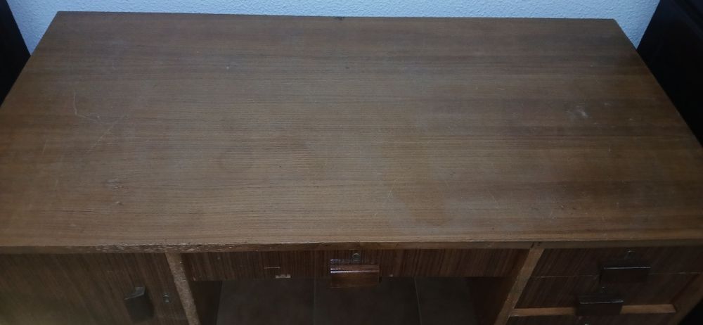 Mesa de madeira antiga