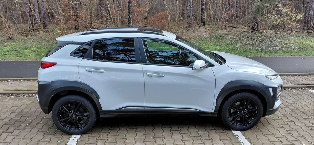 Hyundai Kona bardzo bogata wersja wyposażenia 4WD. nawigacja, skóra, HedUp,