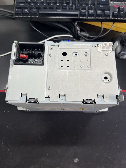 Radio Cd Volkswagen RCD-310 VW-1K0.. AN 764021... Bosch