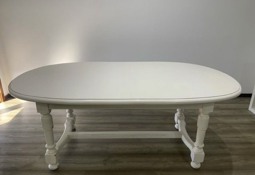Mesa Oval Madeira Maciça - Branca
