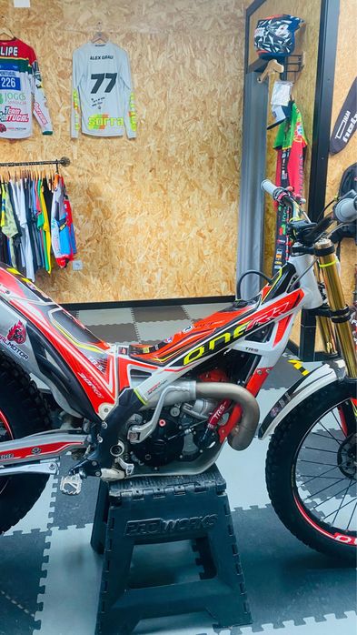 Moto de Trial TRS 300 RR como nova