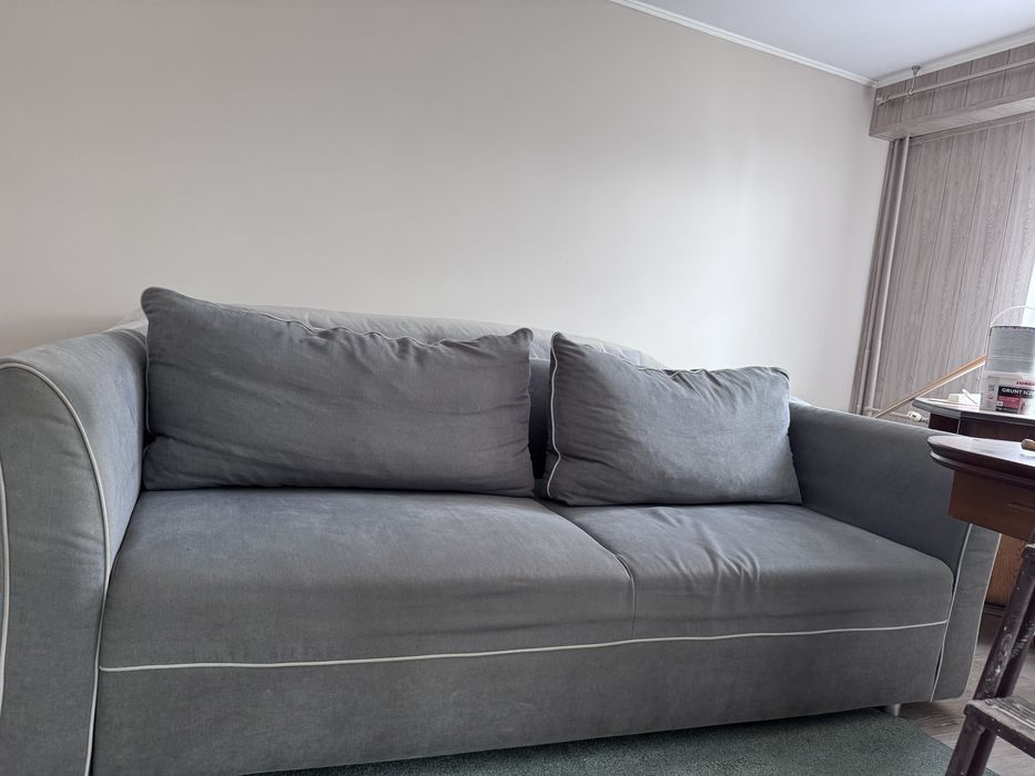 Szara Rozkładana sofa