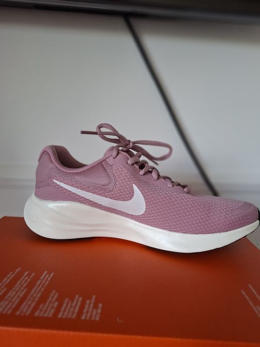 Nike Revolution 7